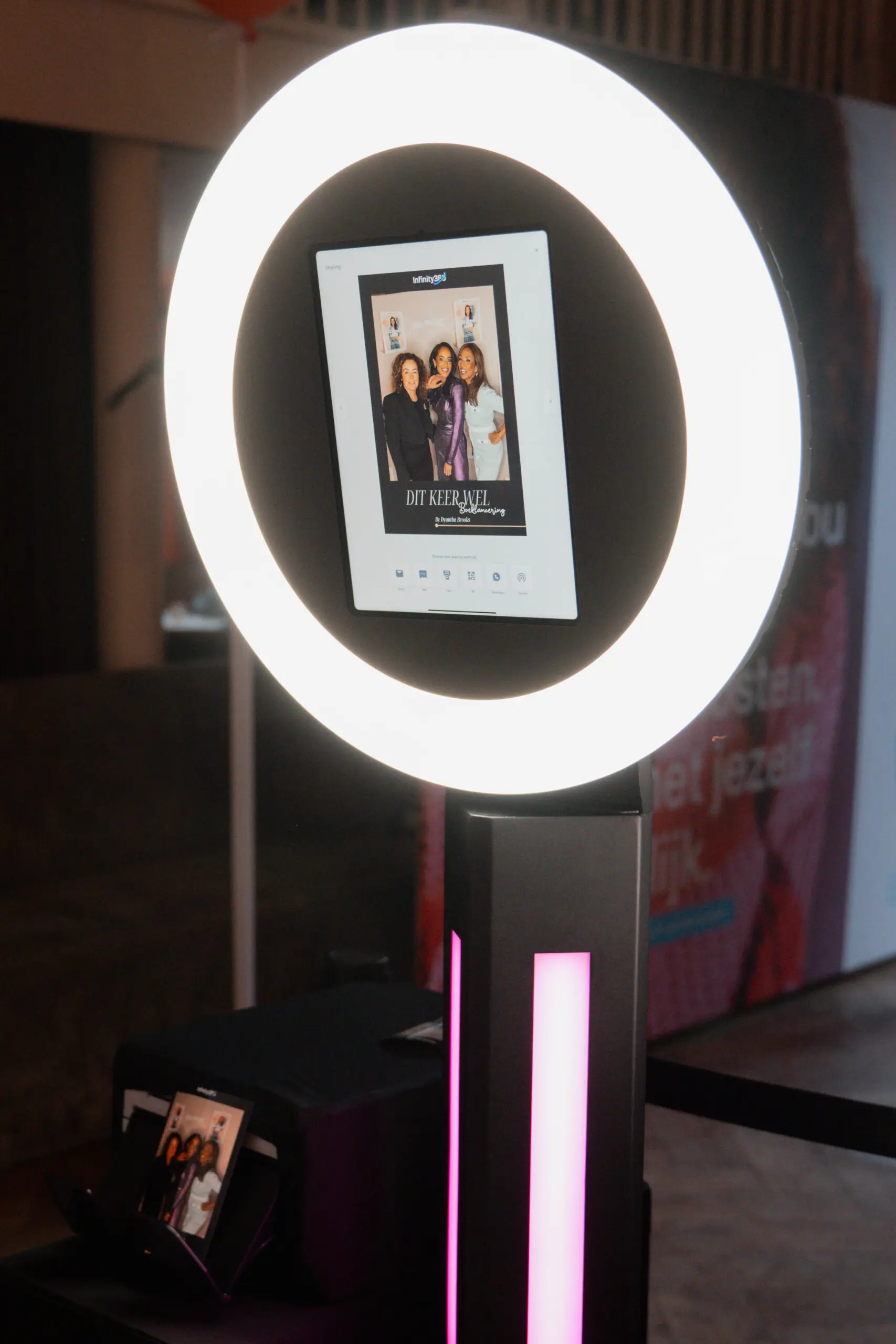 De ringlamp van de fotobooth, met een afdruk op het scherm